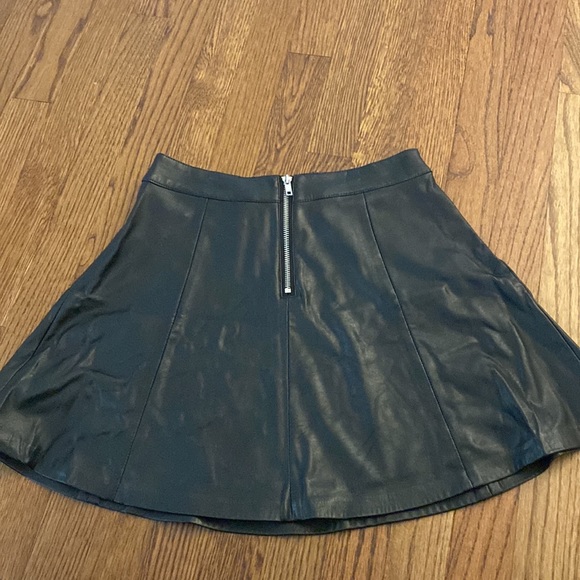 H&M leather mini skirt - Picture 2 of 3